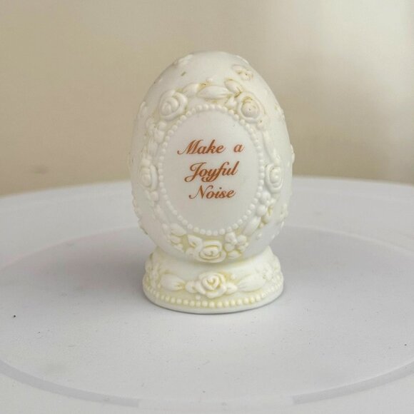 Vintage Precious Moments 1997 Make A Joyful Noise Porcelain Egg Figurine - Picture 2 of 7